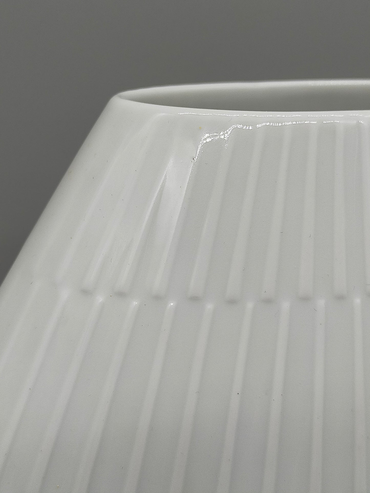 Exklusive H&G  Selb Bavaria Porzellan Vase – Weißes Relief-Design