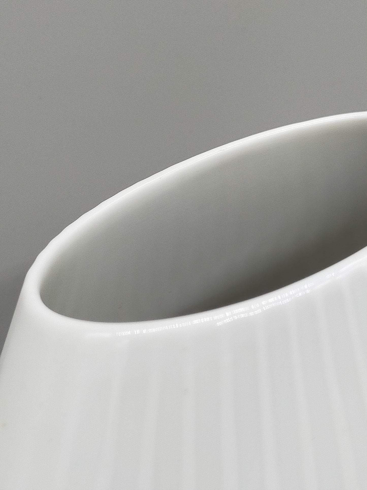 Exklusive H&G  Selb Bavaria Porzellan Vase – Weißes Relief-Design