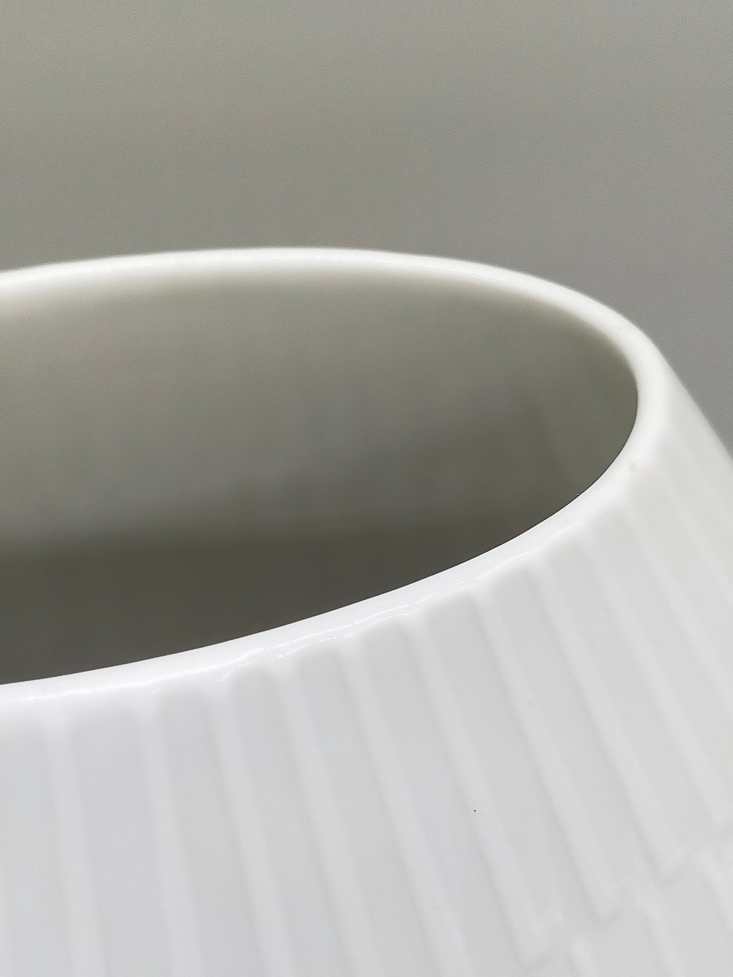 Exklusive H&G  Selb Bavaria Porzellan Vase – Weißes Relief-Design