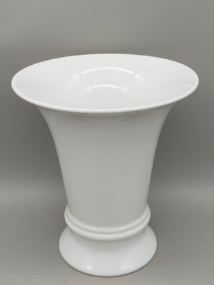 Edle Tettau Atelier Porzellan Vase – Weißes Design in Kelchform
