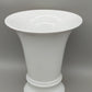 Edle Tettau Atelier Porzellan Vase – Weißes Design in Kelchform