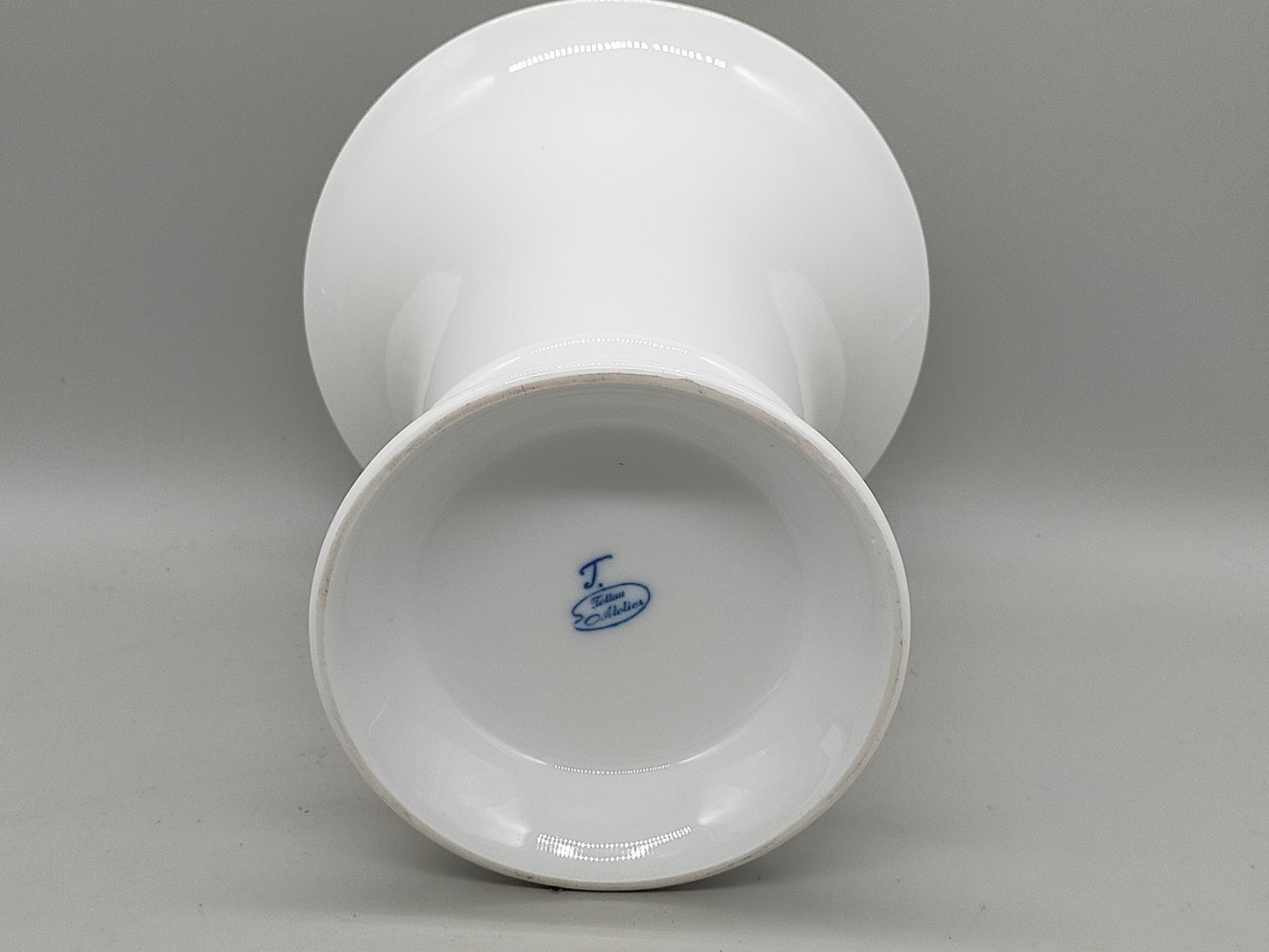 Edle Tettau Atelier Porzellan Vase – Weißes Design in Kelchform