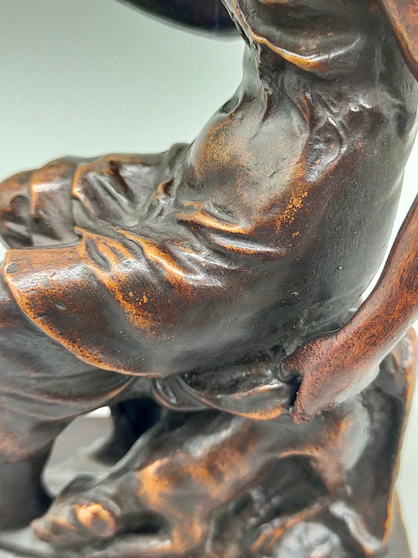 Antike Bronze Skulptur Sitzende Diana – Klassisches Design