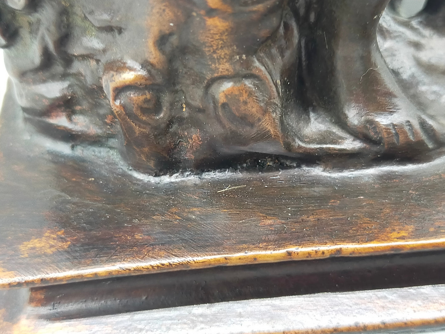 Antike Bronze Skulptur Sitzende Diana – Klassisches Design