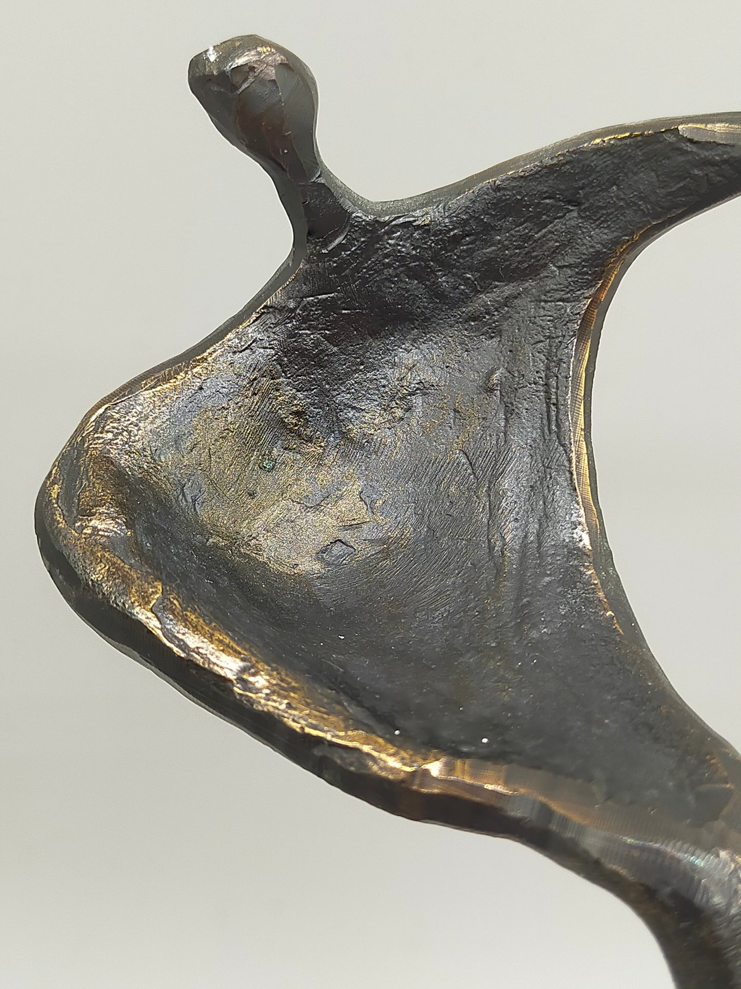 Abstrakte Skulpturen im Set – Künstlerische Bronze Optik