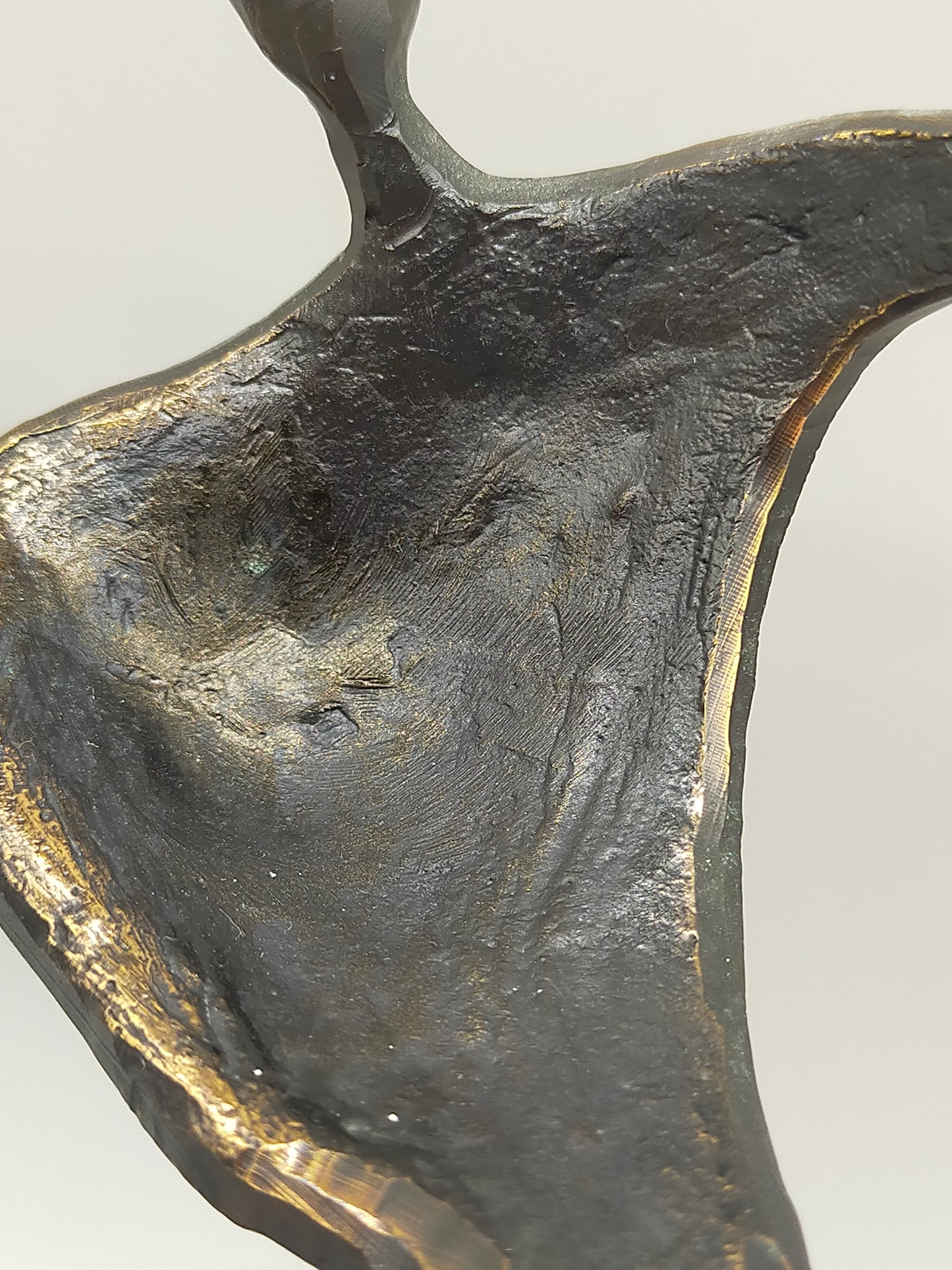Abstrakte Skulpturen im Set – Künstlerische Bronze Optik