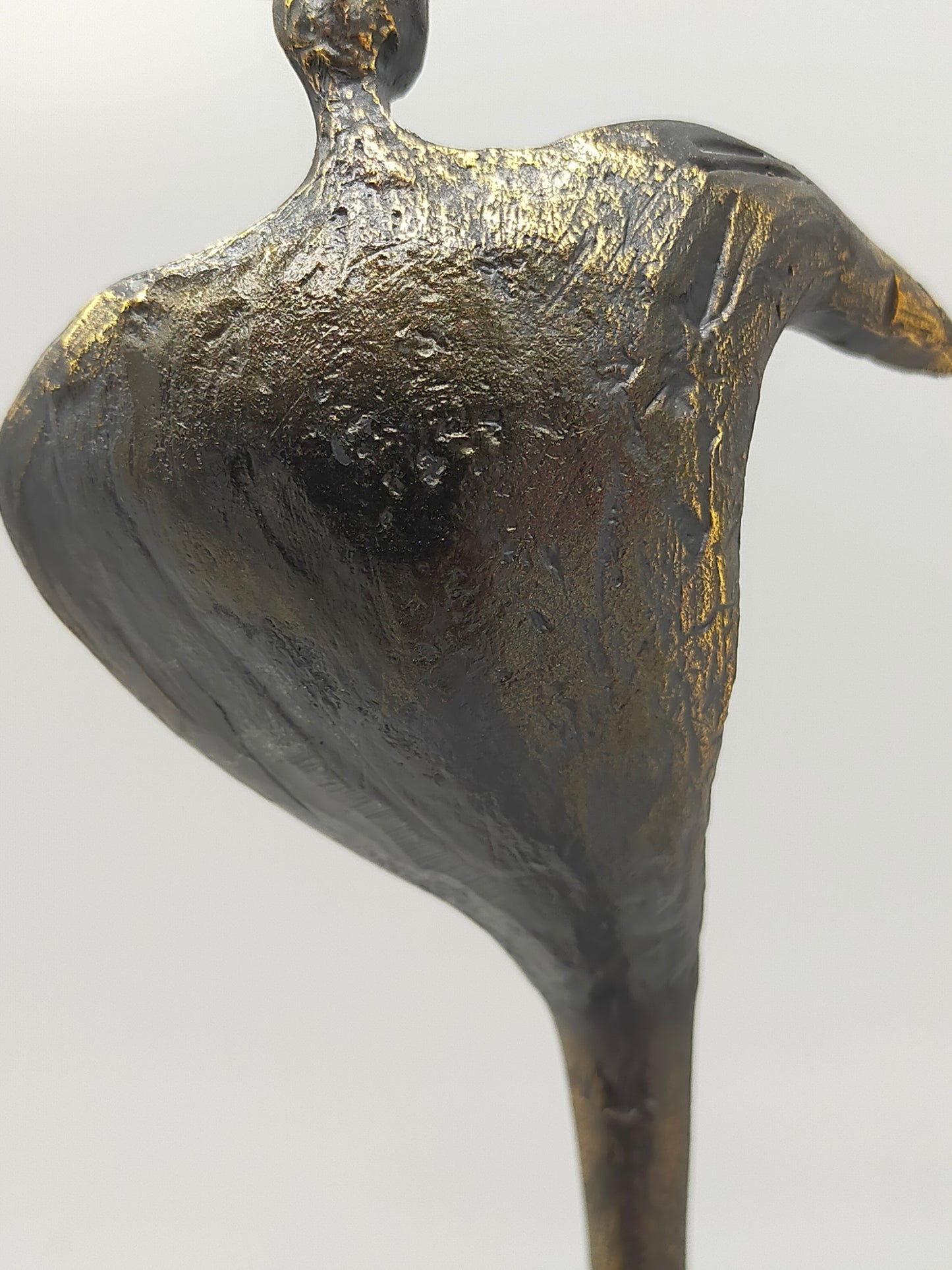 Abstrakte Skulpturen im Set – Künstlerische Bronze Optik