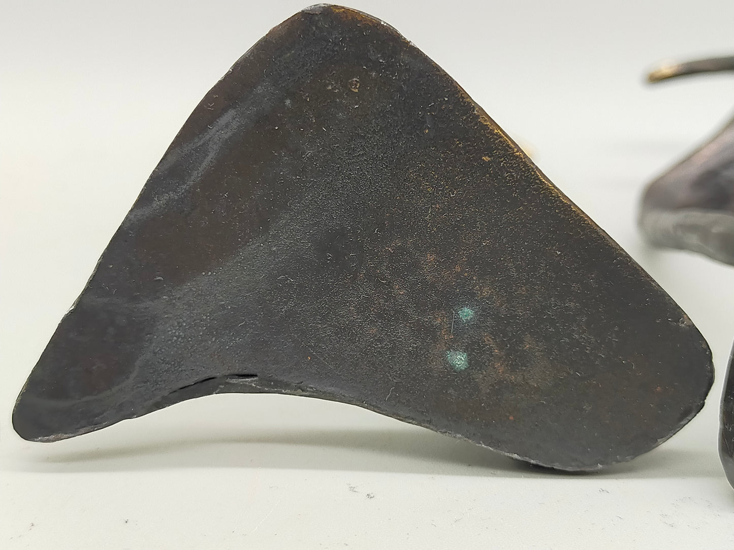 Abstrakte Skulpturen im Set – Künstlerische Bronze Optik