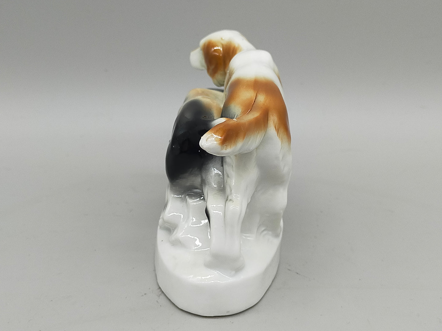 Antike Thüringer Porzellanfigur Jagdhunde – Detailreiche Handarbeit