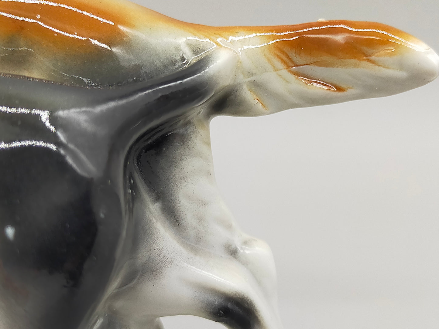 Antike Thüringer Porzellanfigur Jagdhunde – Detailreiche Handarbeit