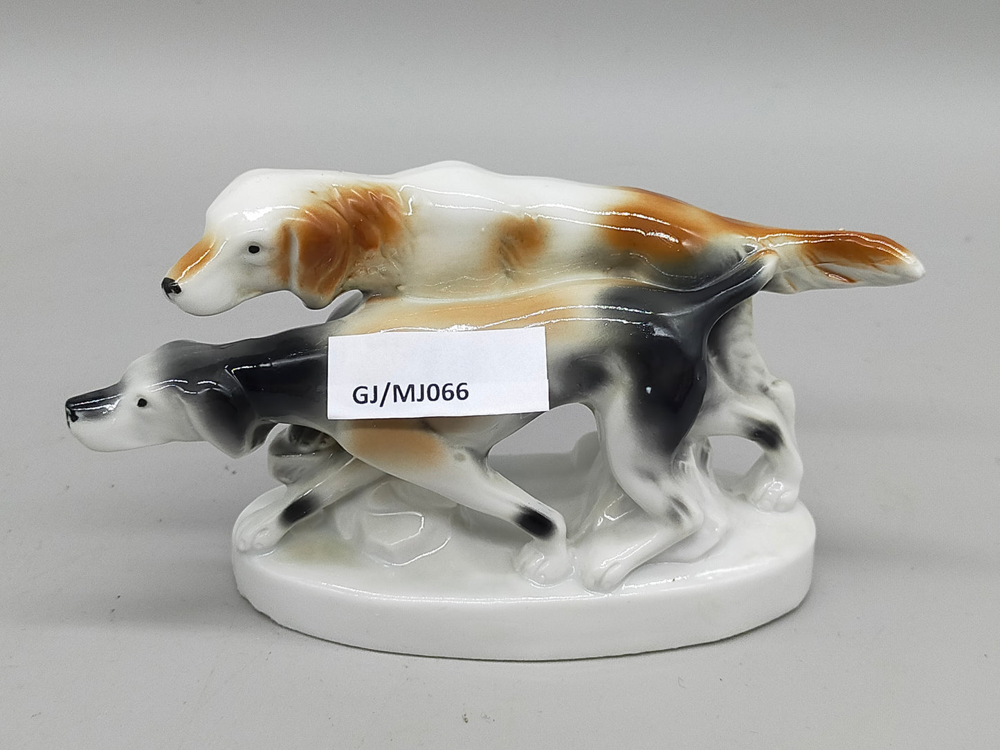 Antike Thüringer Porzellanfigur Jagdhunde – Detailreiche Handarbeit