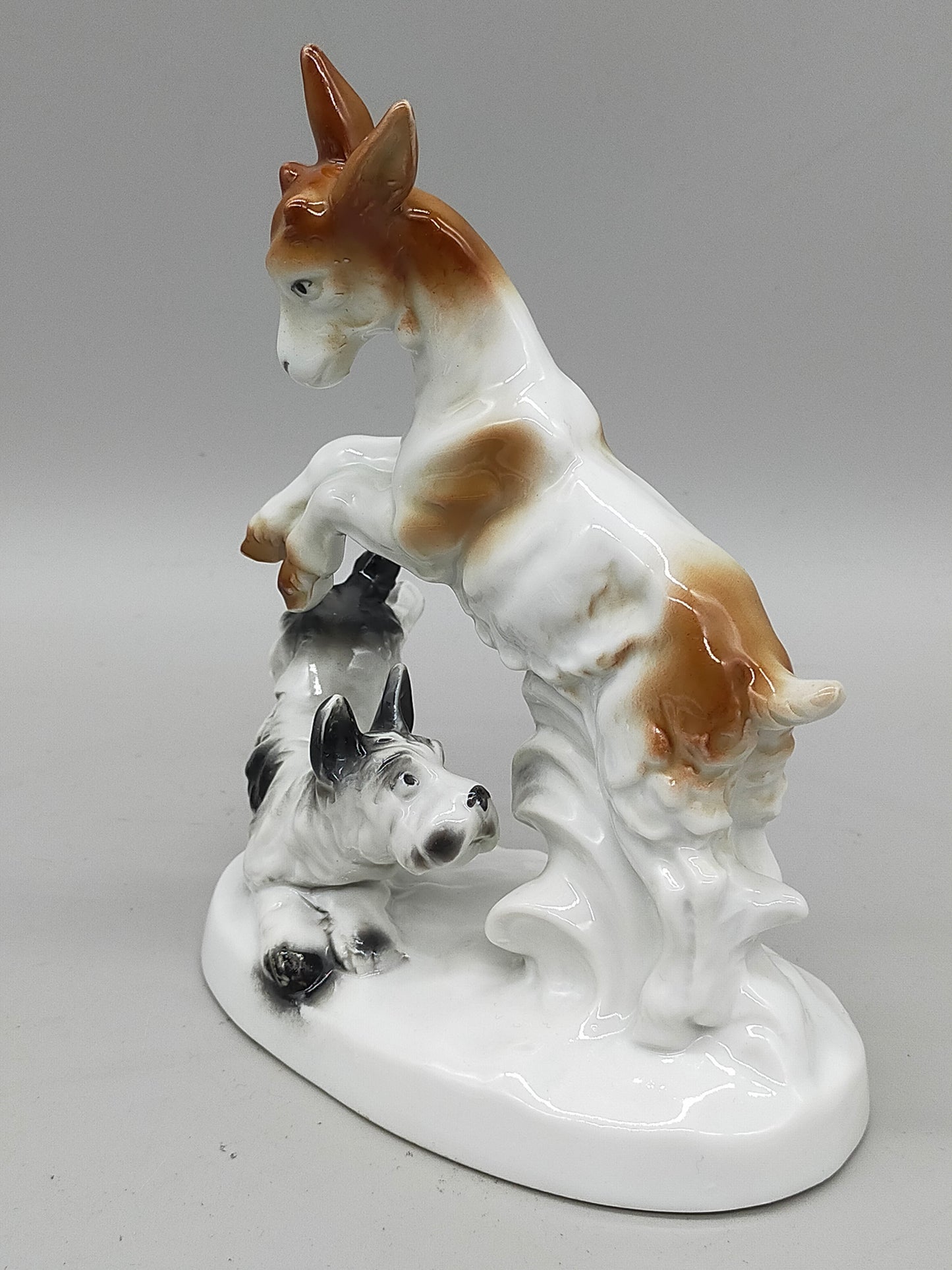 Antike Carl Scheidig Gräfenthal Porzellanfigur – Ziege und Hund im Spiel