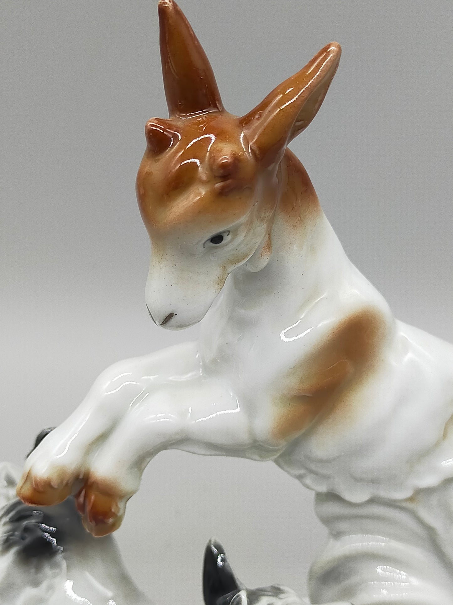 Antike Carl Scheidig Gräfenthal Porzellanfigur – Ziege und Hund im Spiel