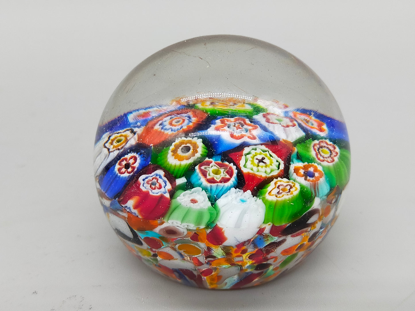 Edler Murano Glas Briefbeschwerer Set – Farbenfrohe Millefiori Kunst