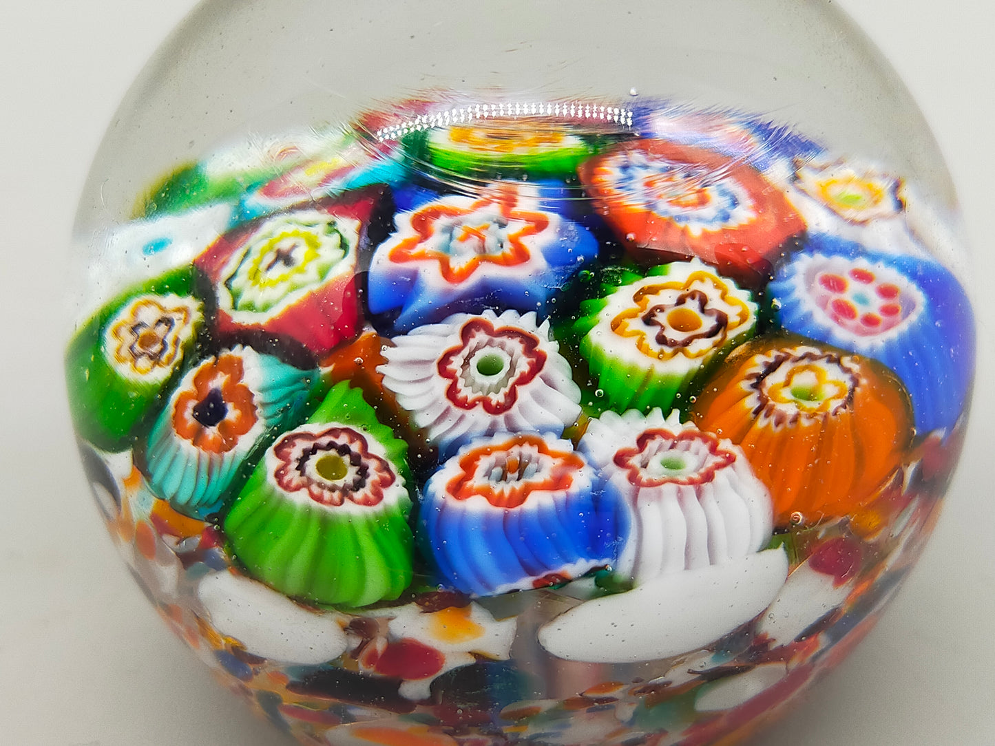 Edler Murano Glas Briefbeschwerer Set – Farbenfrohe Millefiori Kunst