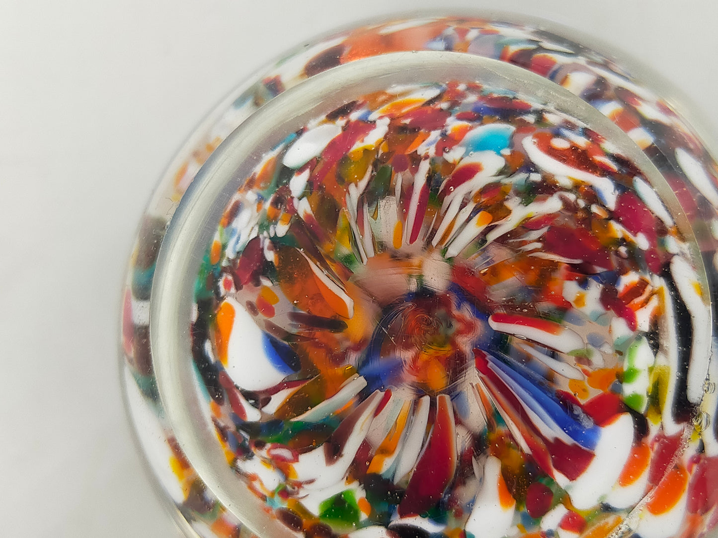 Edler Murano Glas Briefbeschwerer Set – Farbenfrohe Millefiori Kunst