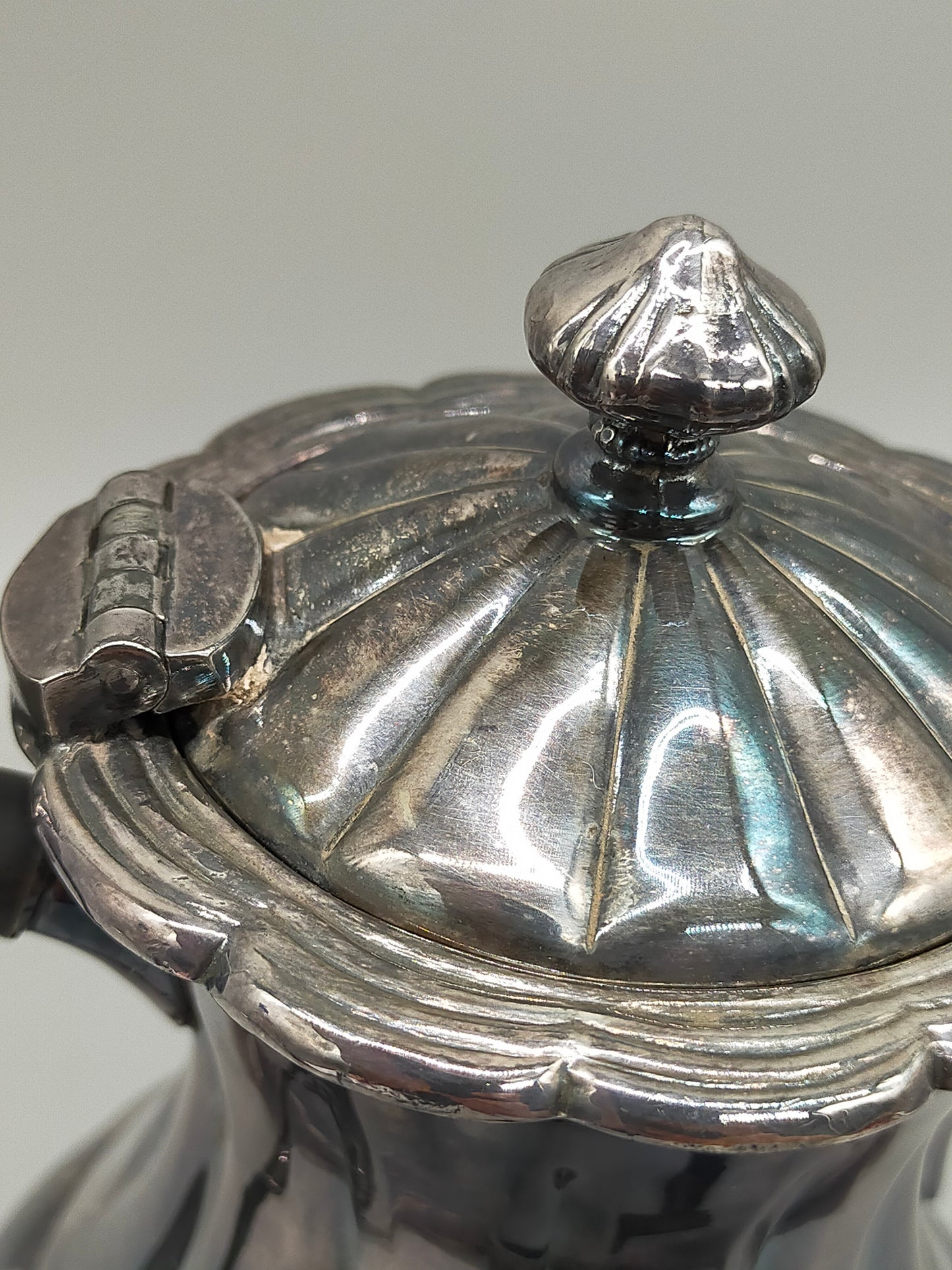 Antike Primrose Plate Kaffeekanne – Versilbert auf Kupfer