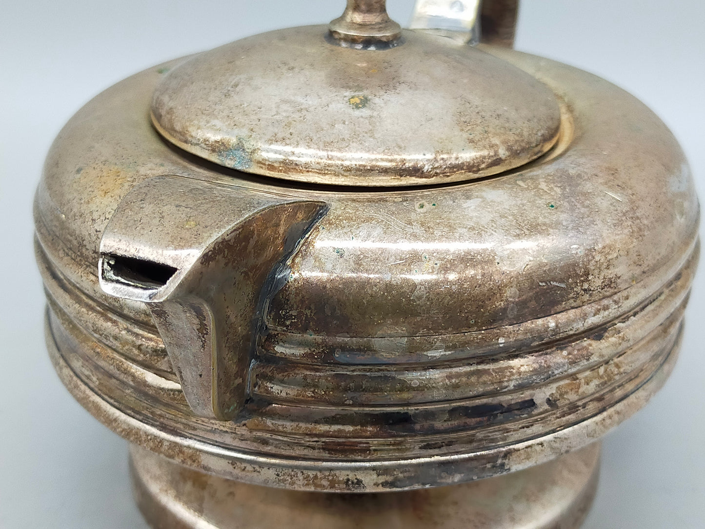 Antike versilberte Teekanne – Klassisches Design