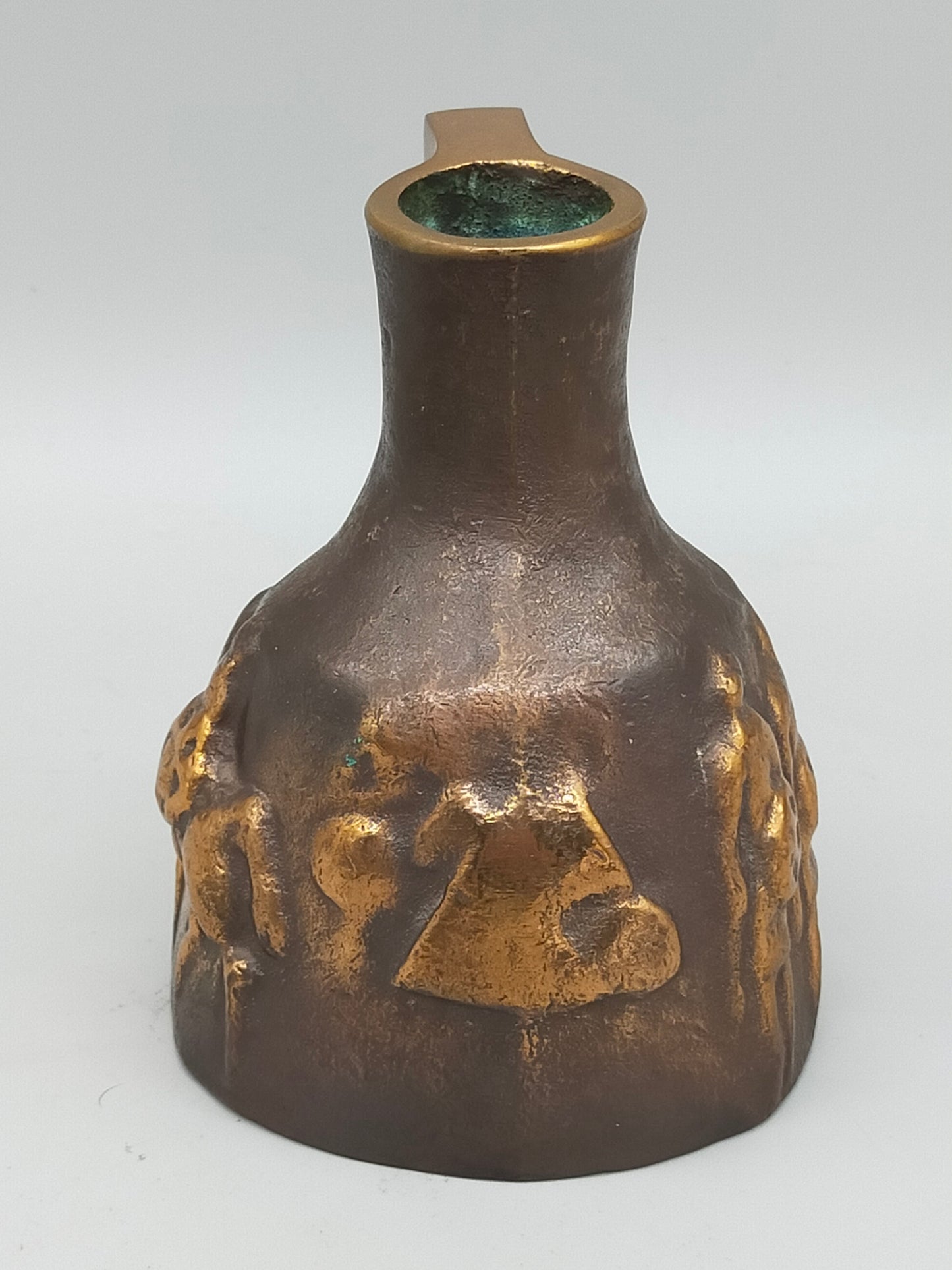 Antike Bronze Miniatur-Vase – Kunstvolle Reliefdarstellung mit Kriegern