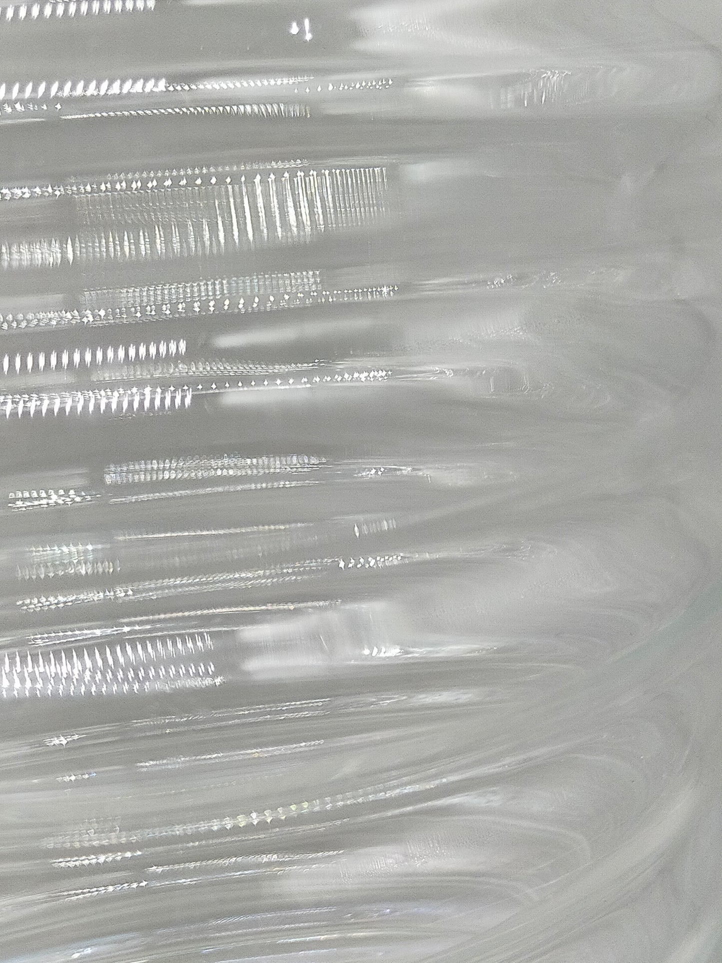 Stilvolle Glasvase – Mundgeblasen mit modernem Riffeldesign