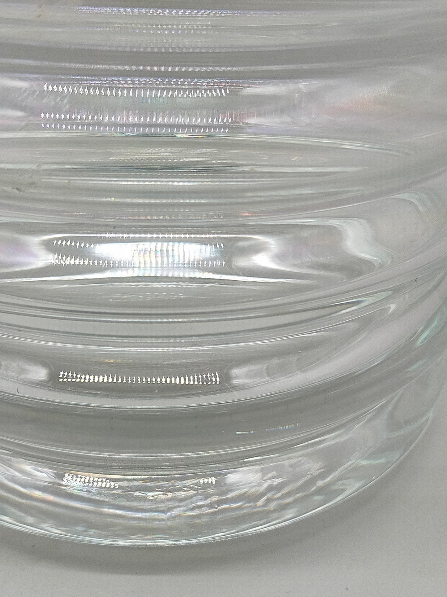 Stilvolle Glasvase – Mundgeblasen mit modernem Riffeldesign