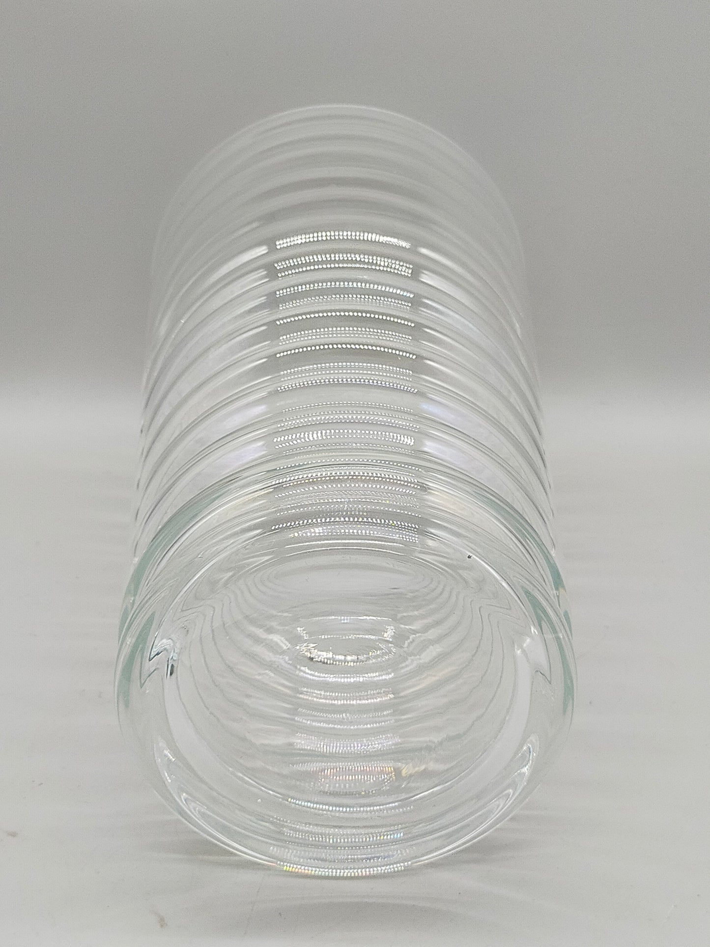 Stilvolle Glasvase – Mundgeblasen mit modernem Riffeldesign