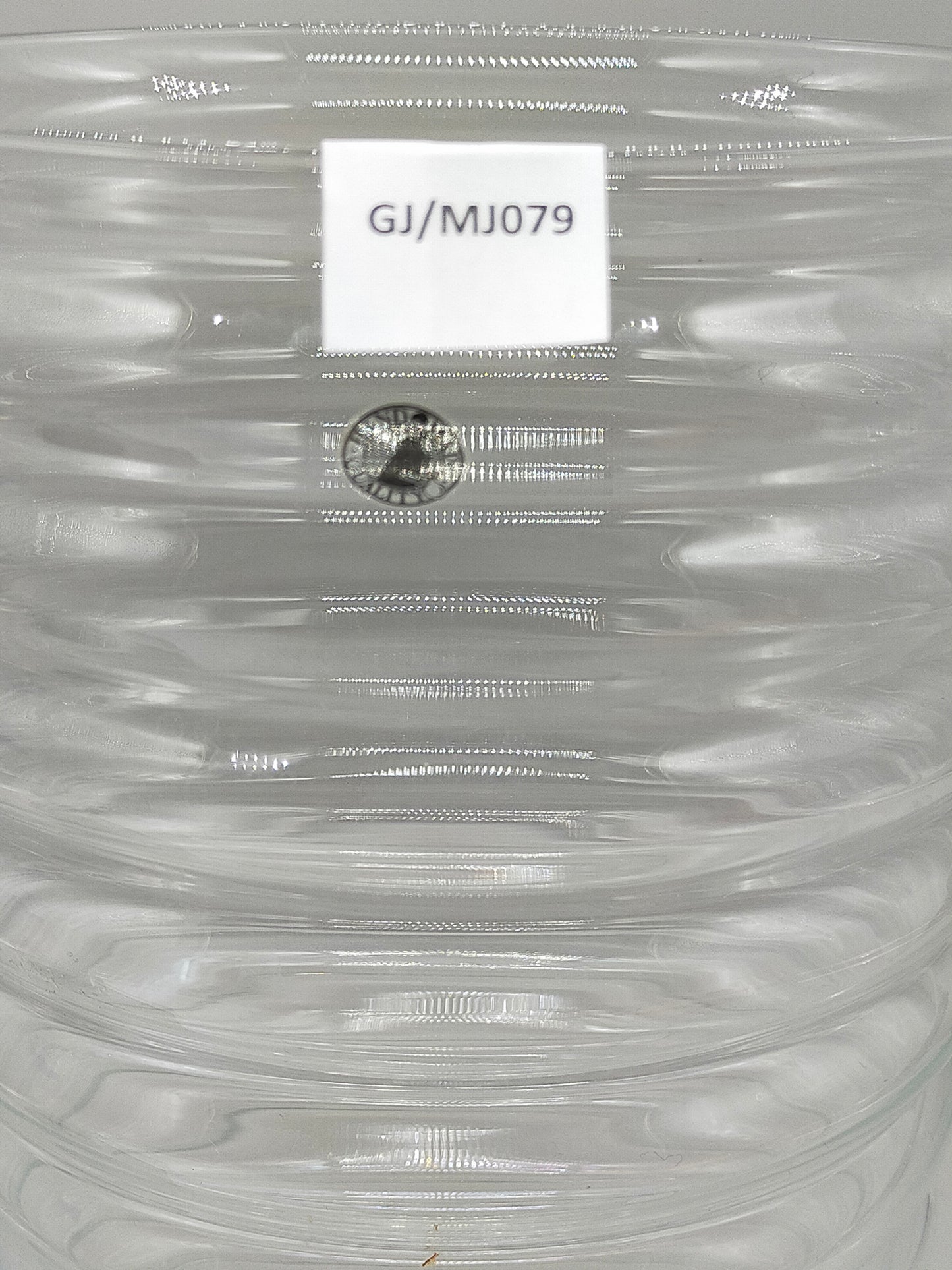 Stilvolle Glasvase – Mundgeblasen mit modernem Riffeldesign