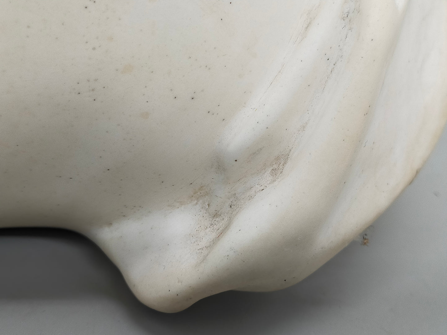 Antike Kinderbüste Skulptur von August Gerber – Klassisches Design aus Köln