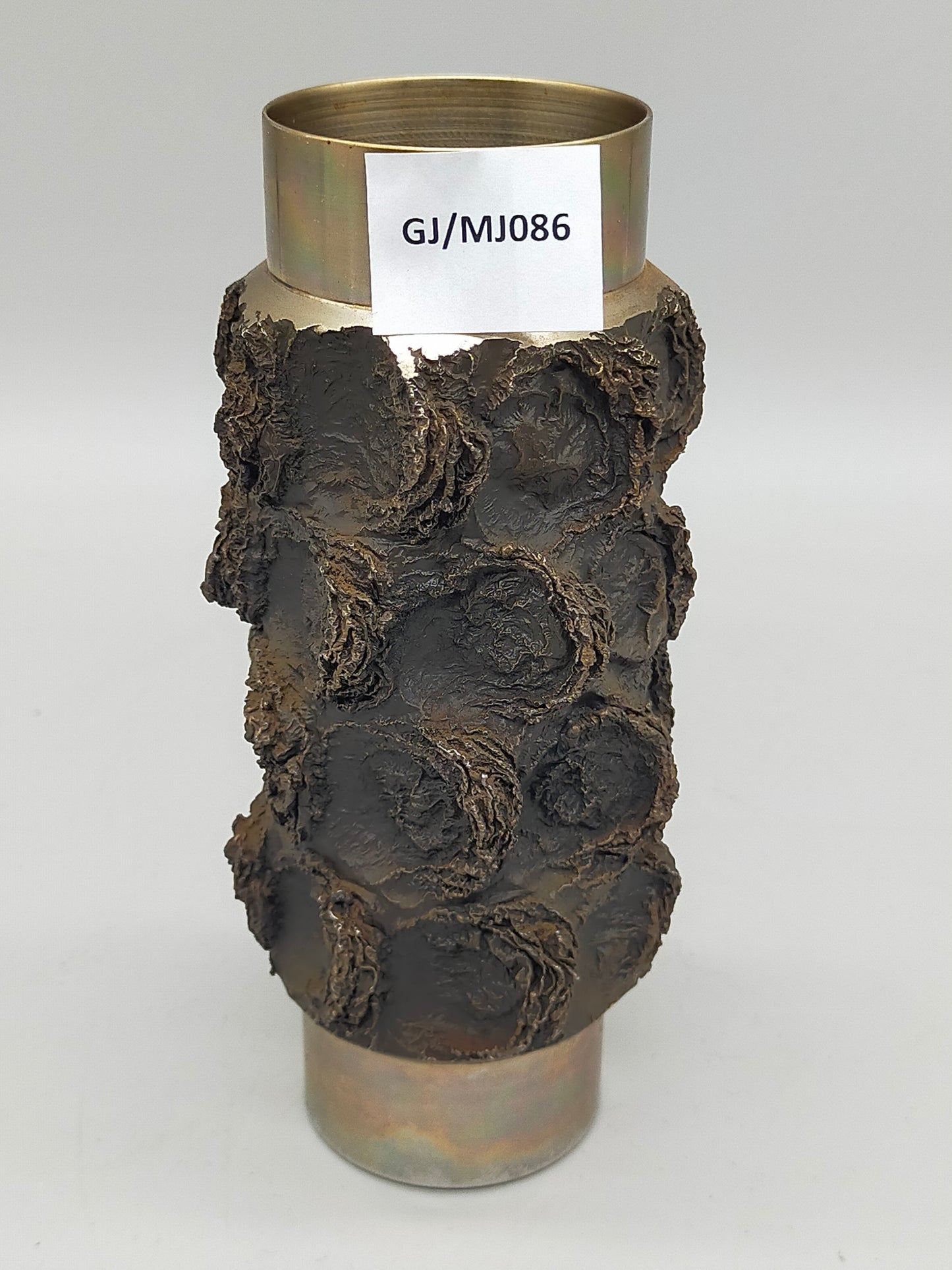 Vintage Guss Vase – Kunstvolles Design in Bronze Optik