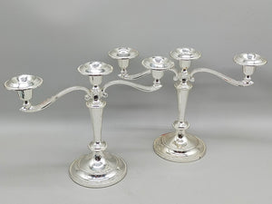 Elegante Versilberte Kerzenständer – Klassisches Set im Perlenrand Design