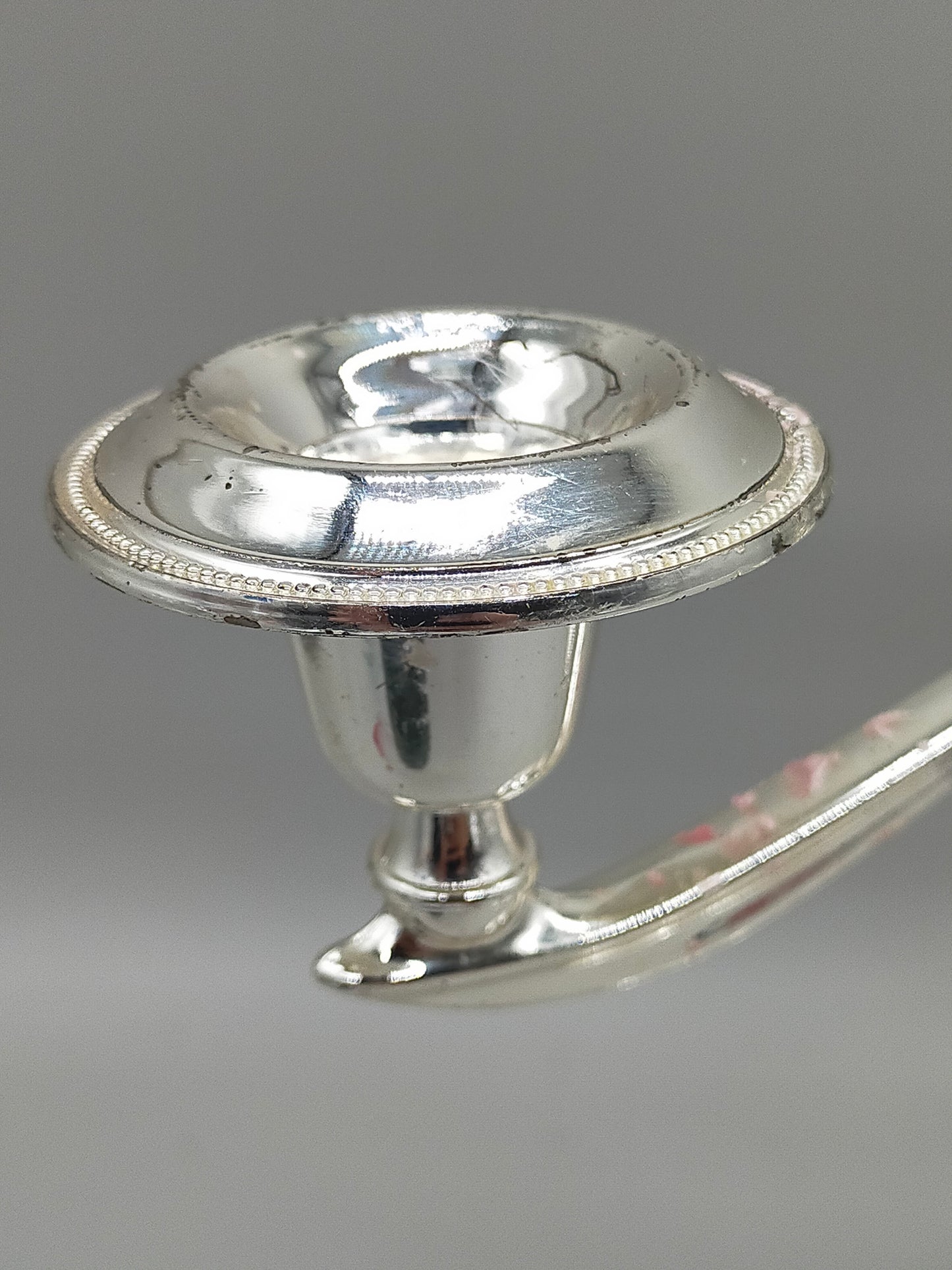 Elegante Versilberte Kerzenständer – Klassisches Set im Perlenrand Design