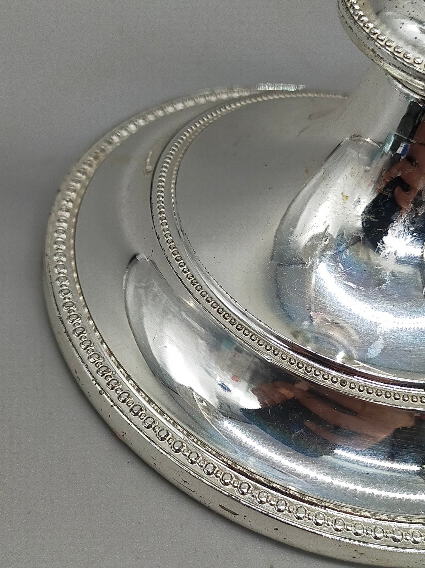 Elegante Versilberte Kerzenständer – Klassisches Set im Perlenrand Design