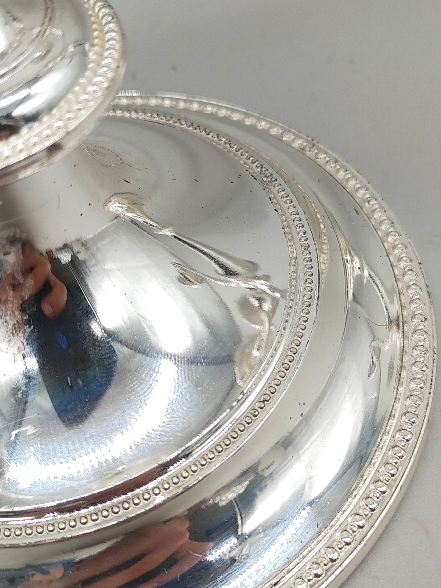 Elegante Versilberte Kerzenständer – Klassisches Set im Perlenrand Design