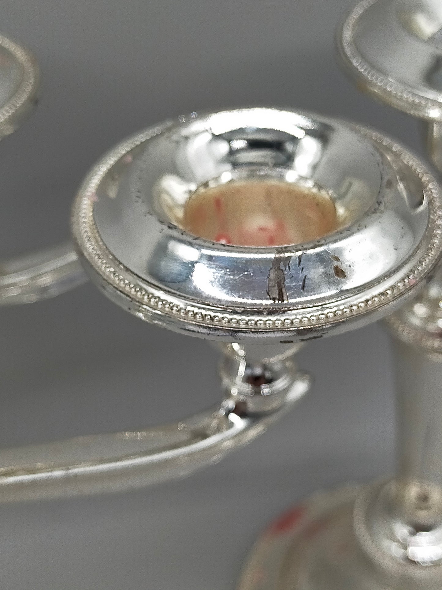 Elegante Versilberte Kerzenständer – Klassisches Set im Perlenrand Design