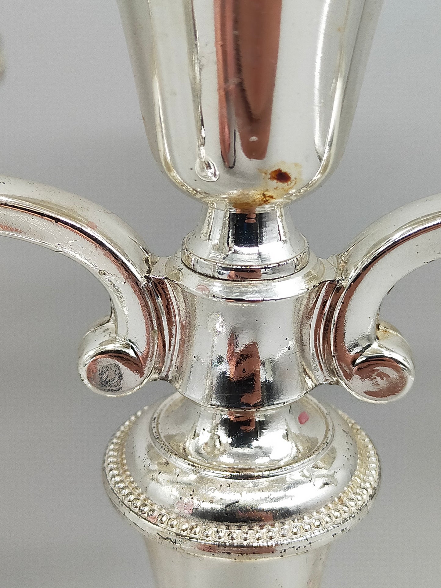 Elegante Versilberte Kerzenständer – Klassisches Set im Perlenrand Design