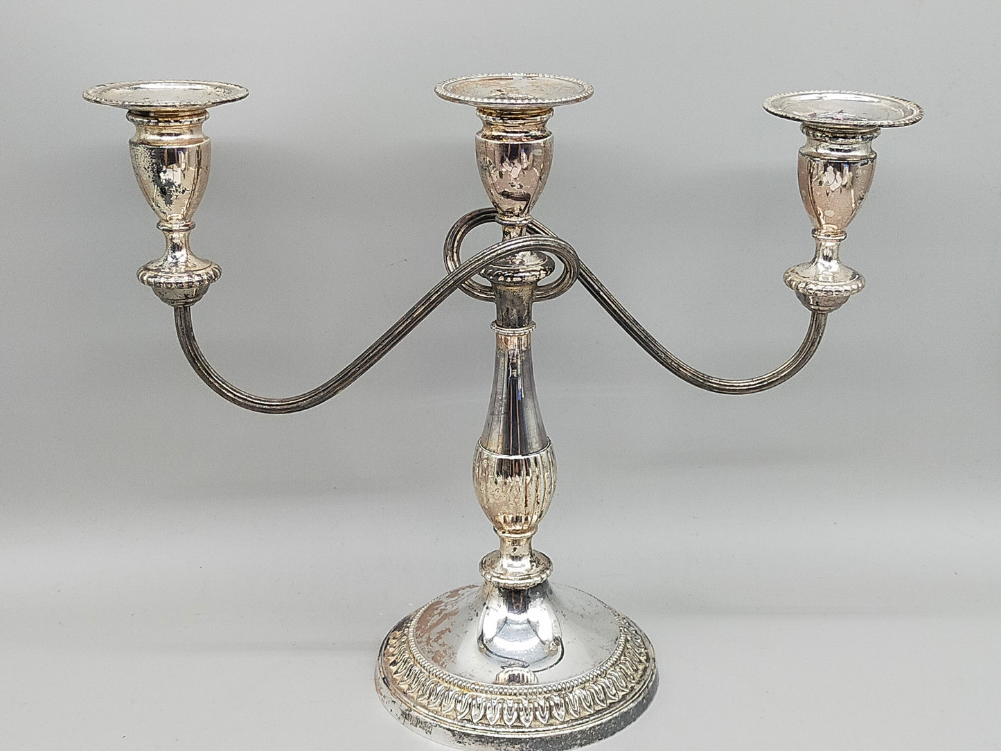 Edler Viners of Sheffield Kerzenleuchter – 3-flammig im Vintage-Stil - Versilbert
