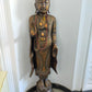Große Buddha Statue aus Holz – Handgefertigte Tempelfigur mit Perlenkette