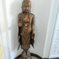 Große Buddha Statue aus Holz – Handgefertigte Tempelfigur mit Perlenkette