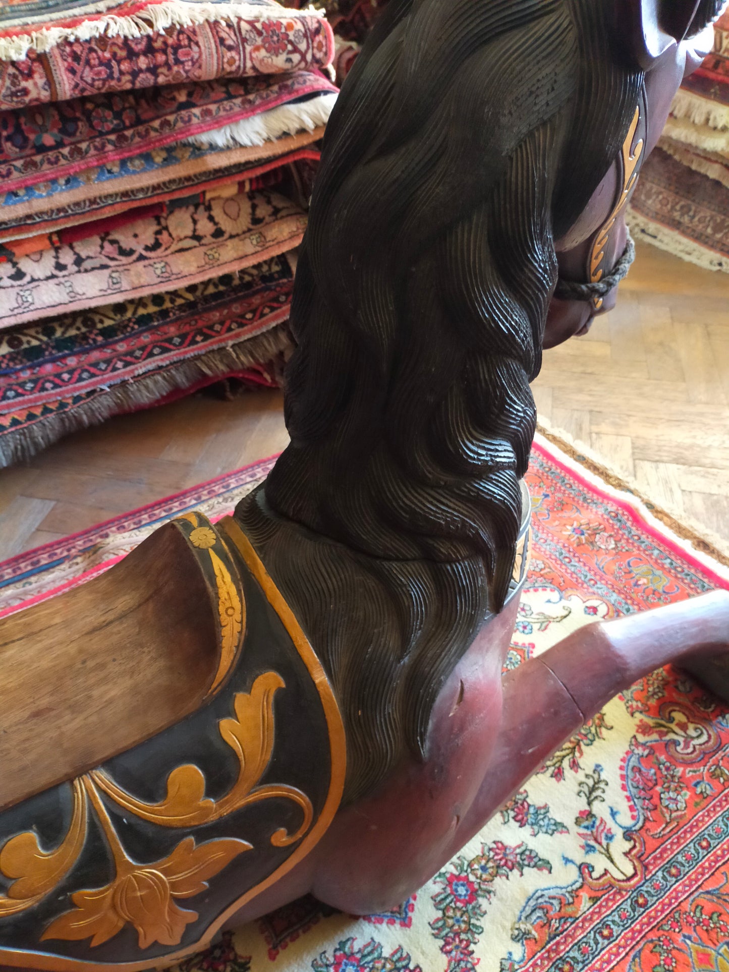 Handgeschnitzte Pferde Skulptur aus Holz – Majestätische Dekoration
