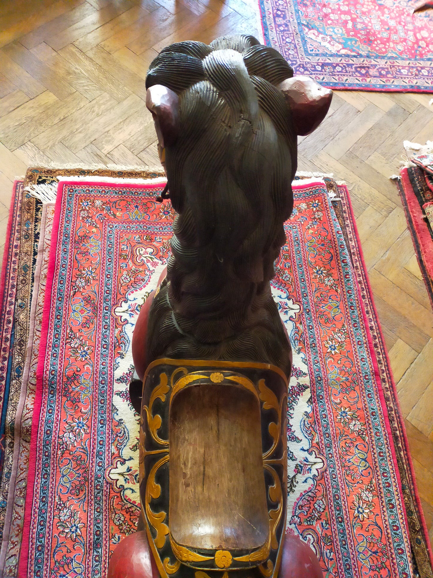 Handgeschnitzte Pferde Skulptur aus Holz – Majestätische Dekoration