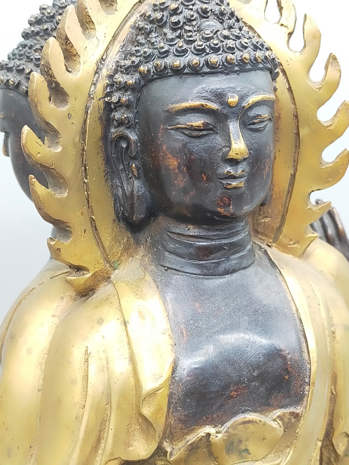 Antike Doppel-Buddha Statue – Spirituelle Kunst aus Bronze & Gold-Finish