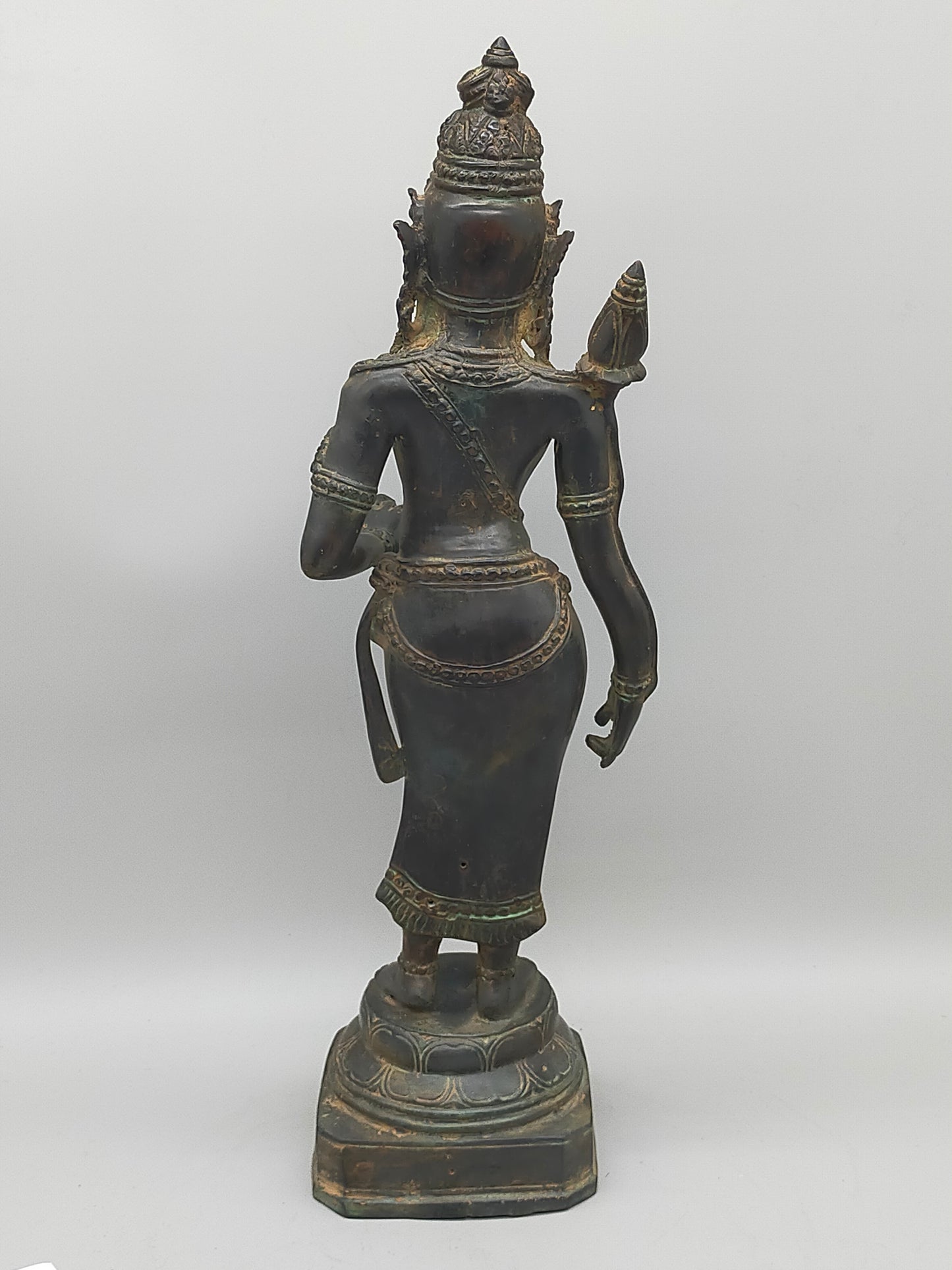Antike Bronze Statue Phareon Lady – Stehende Figur im Khmer Stil
