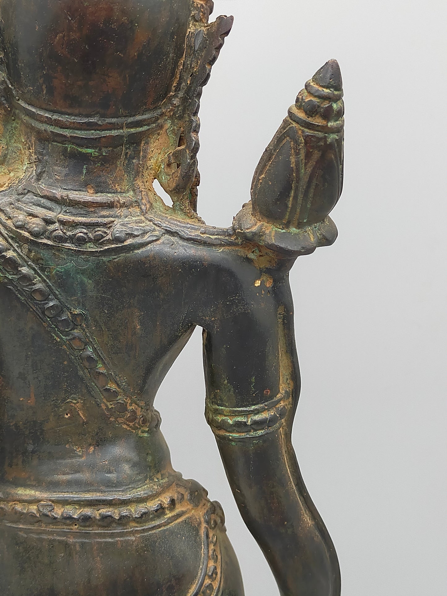 Antike Bronze Statue Phareon Lady – Stehende Figur im Khmer Stil