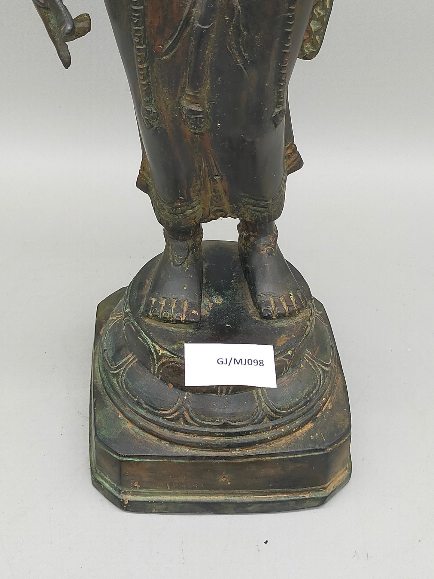 Antike Bronze Statue Phareon Lady – Stehende Figur im Khmer Stil