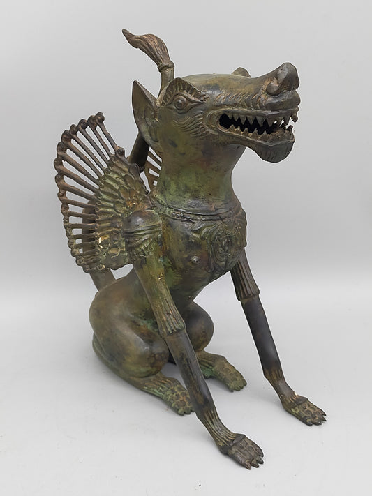 Antike Bronze Skulptur Geflügelter Löwe – Mystische Wächterfigur