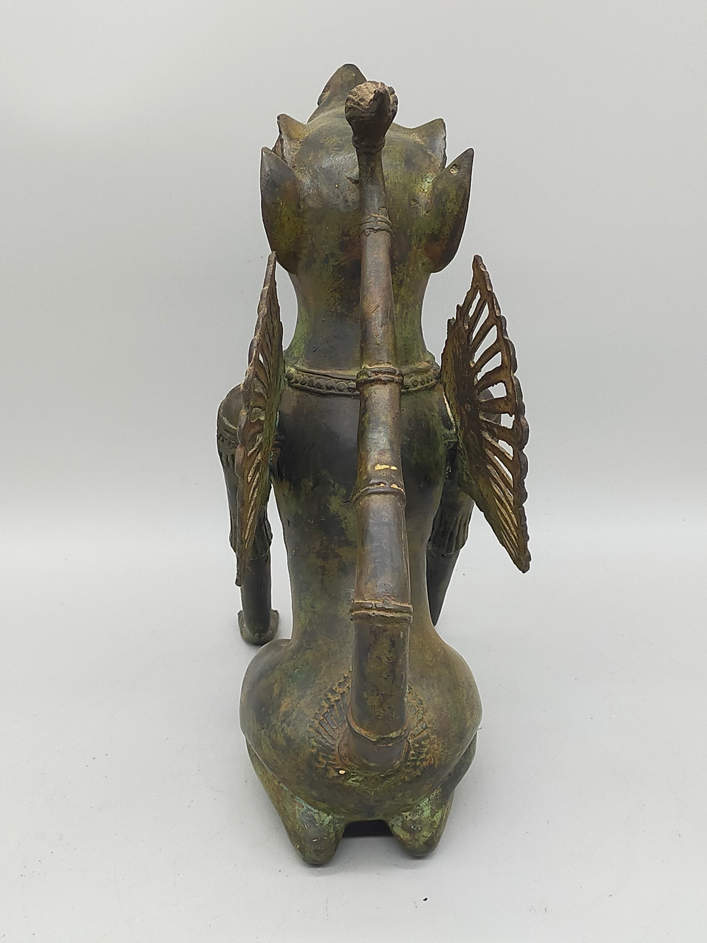 Antike Bronze Skulptur Geflügelter Löwe – Mystische Wächterfigur