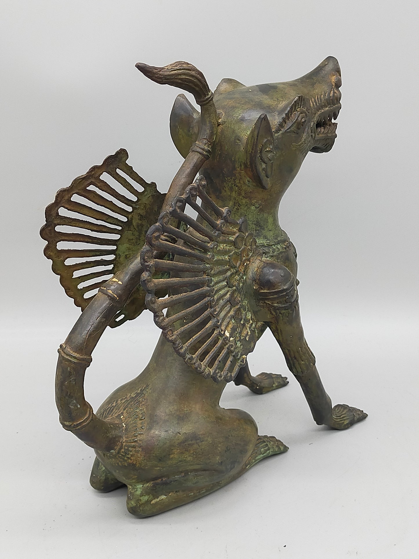 Antike Bronze Skulptur Geflügelter Löwe – Mystische Wächterfigur