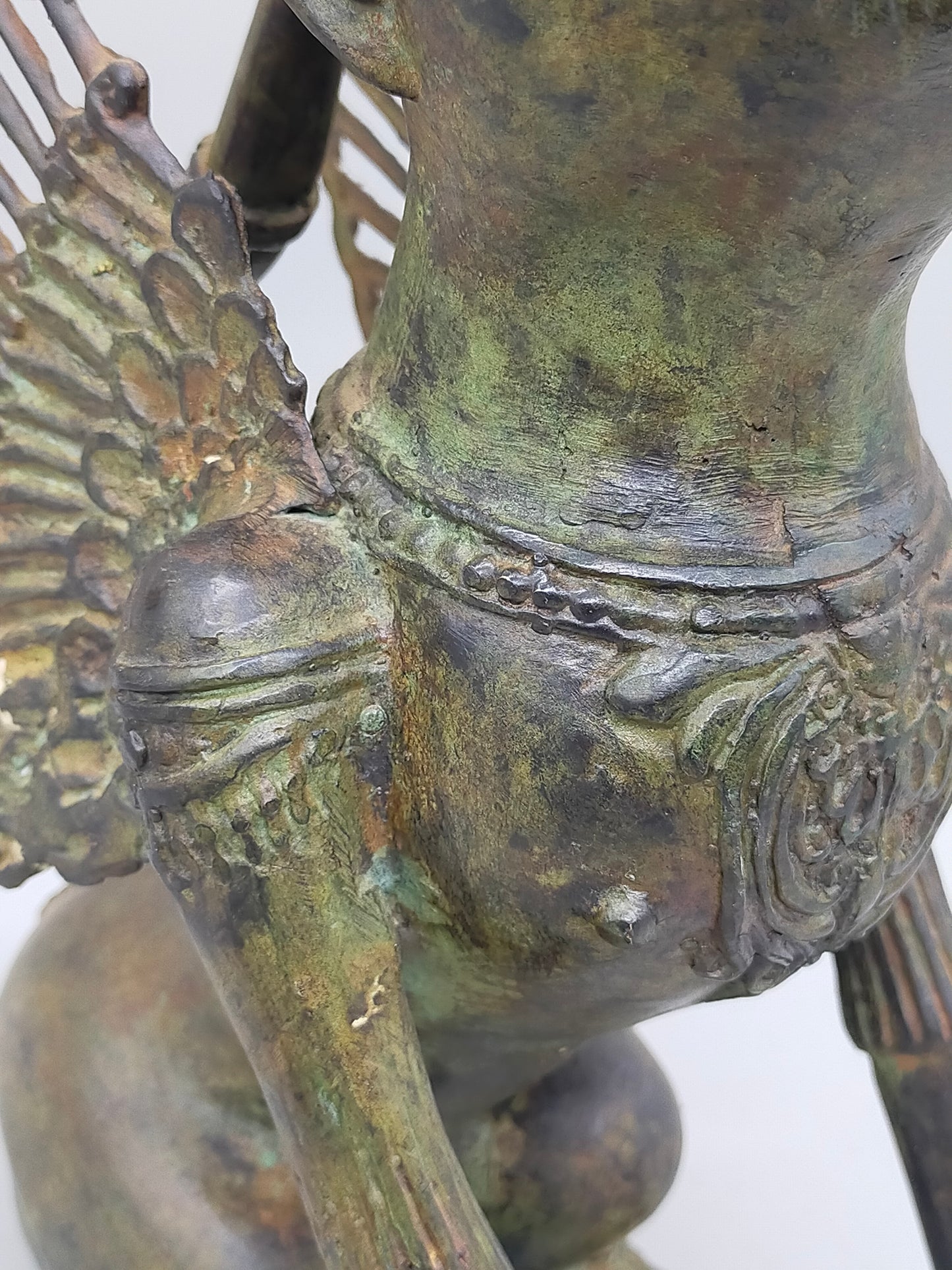 Antike Bronze Skulptur Geflügelter Löwe – Mystische Wächterfigur