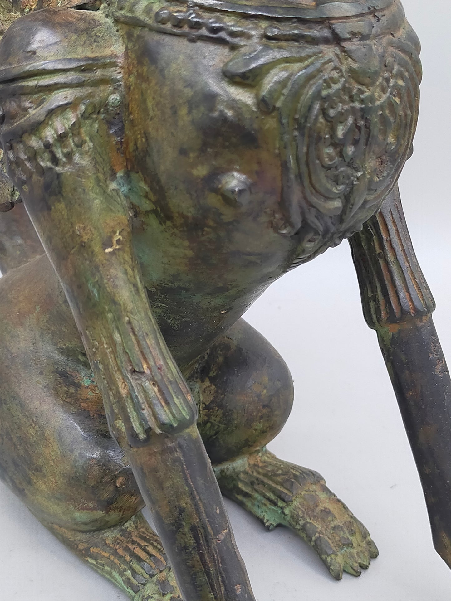 Antike Bronze Skulptur Geflügelter Löwe – Mystische Wächterfigur
