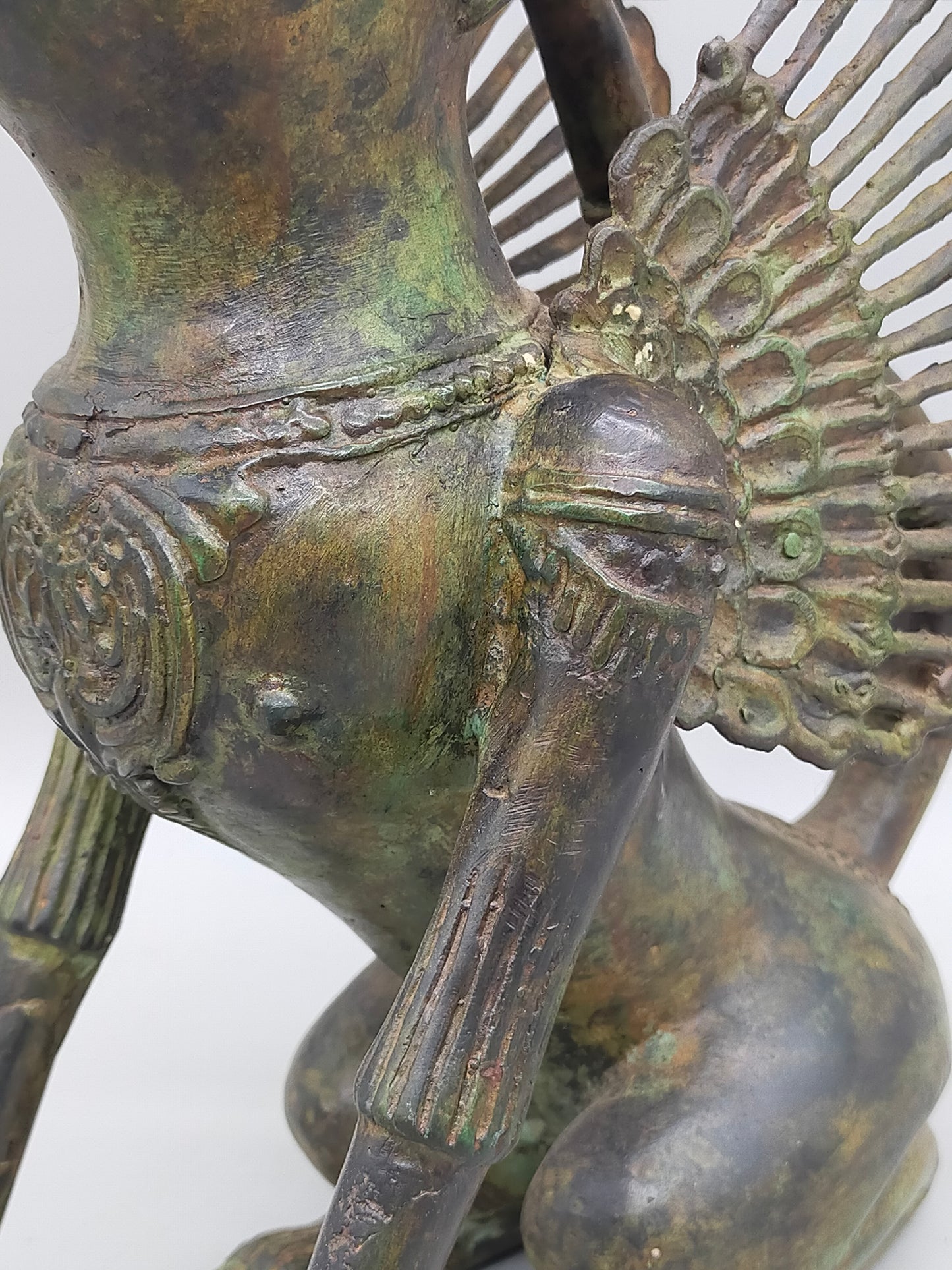 Antike Bronze Skulptur Geflügelter Löwe – Mystische Wächterfigur